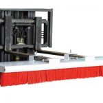 فورک لفٹ کے لئے فورک ٹرک سوار اسٹریٹ سویپر منسلک ہے۔