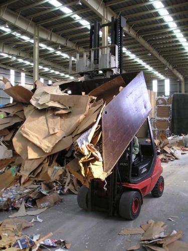 بالٹی کے ساتھ Hinged فورک